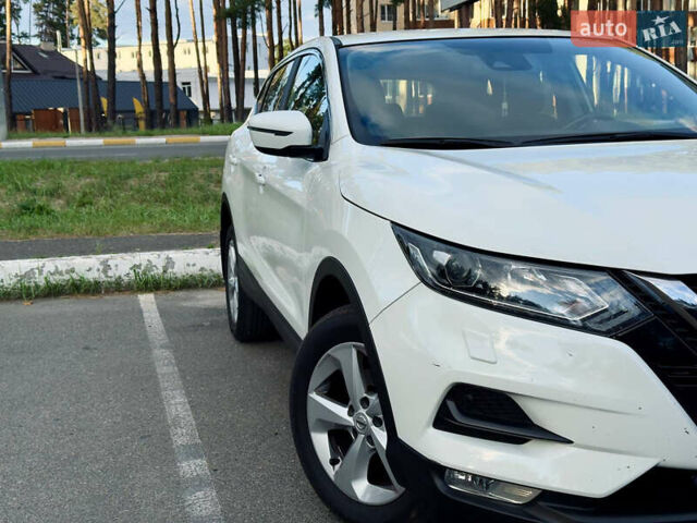 Белый Ниссан Кашкай, объемом двигателя 1.2 л и пробегом 101 тыс. км за 15500 $, фото 2 на Automoto.ua