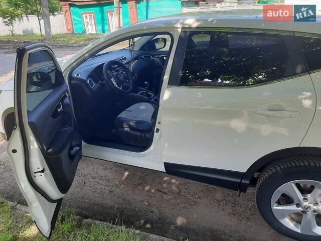 Белый Ниссан Кашкай, объемом двигателя 1.2 л и пробегом 47 тыс. км за 23000 $, фото 2 на Automoto.ua