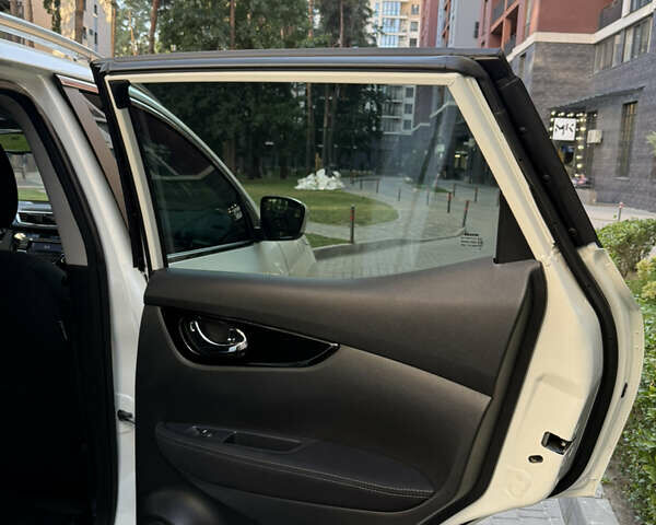 Белый Ниссан Кашкай, объемом двигателя 1.6 л и пробегом 105 тыс. км за 19900 $, фото 20 на Automoto.ua