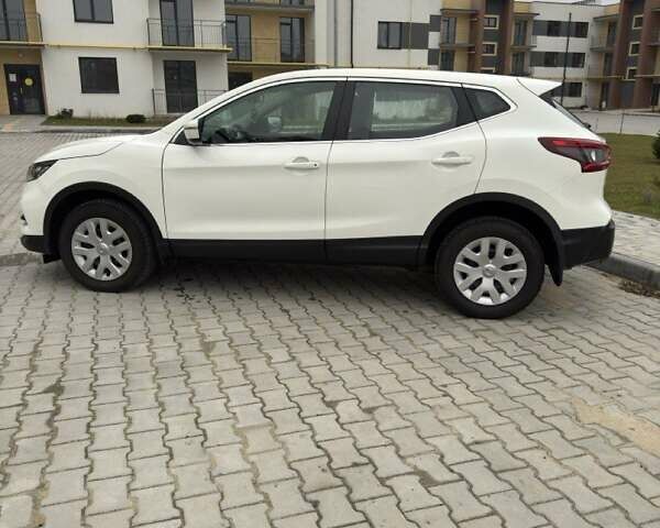 Белый Ниссан Кашкай, объемом двигателя 1.2 л и пробегом 135 тыс. км за 13555 $, фото 5 на Automoto.ua