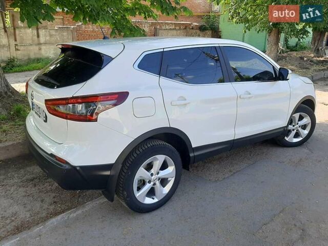 Белый Ниссан Кашкай, объемом двигателя 1.2 л и пробегом 47 тыс. км за 23000 $, фото 3 на Automoto.ua