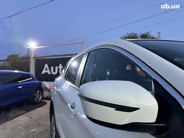 Белый Ниссан Кашкай, объемом двигателя 1.6 л и пробегом 130 тыс. км за 17790 $, фото 12 на Automoto.ua