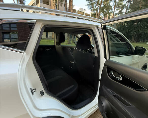 Белый Ниссан Кашкай, объемом двигателя 1.6 л и пробегом 105 тыс. км за 19900 $, фото 19 на Automoto.ua