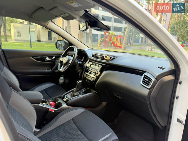 Белый Ниссан Кашкай, объемом двигателя 1.6 л и пробегом 107 тыс. км за 19700 $, фото 23 на Automoto.ua