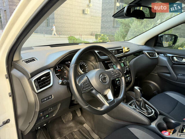 Белый Ниссан Кашкай, объемом двигателя 1.6 л и пробегом 107 тыс. км за 19700 $, фото 12 на Automoto.ua