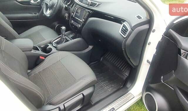 Белый Ниссан Кашкай, объемом двигателя 1.2 л и пробегом 43 тыс. км за 18800 $, фото 29 на Automoto.ua