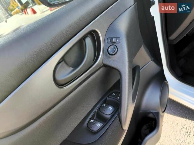 Белый Ниссан Кашкай, объемом двигателя 1.5 л и пробегом 117 тыс. км за 15990 $, фото 35 на Automoto.ua