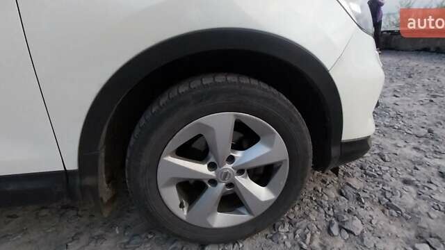 Білий Ніссан Кашкай, об'ємом двигуна 1.2 л та пробігом 99 тис. км за 15900 $, фото 2 на Automoto.ua