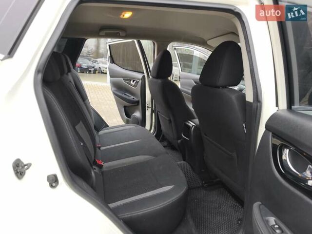 Белый Ниссан Кашкай, объемом двигателя 1.2 л и пробегом 80 тыс. км за 15200 $, фото 12 на Automoto.ua