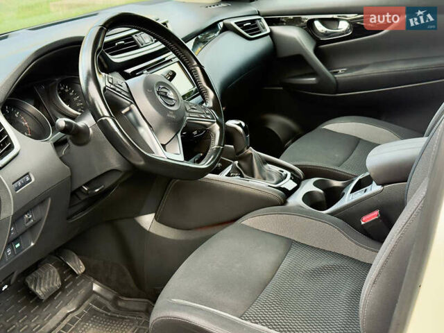 Белый Ниссан Кашкай, объемом двигателя 1.2 л и пробегом 101 тыс. км за 15500 $, фото 15 на Automoto.ua