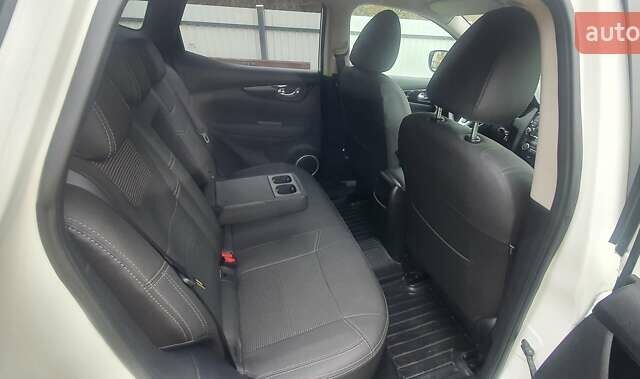 Белый Ниссан Кашкай, объемом двигателя 1.2 л и пробегом 43 тыс. км за 18800 $, фото 26 на Automoto.ua