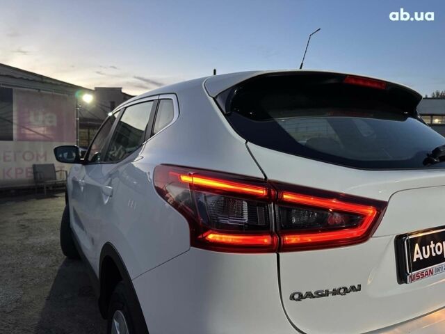 Белый Ниссан Кашкай, объемом двигателя 1.6 л и пробегом 130 тыс. км за 17790 $, фото 13 на Automoto.ua