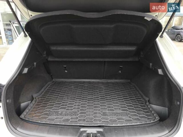 Белый Ниссан Кашкай, объемом двигателя 1.2 л и пробегом 80 тыс. км за 15200 $, фото 26 на Automoto.ua