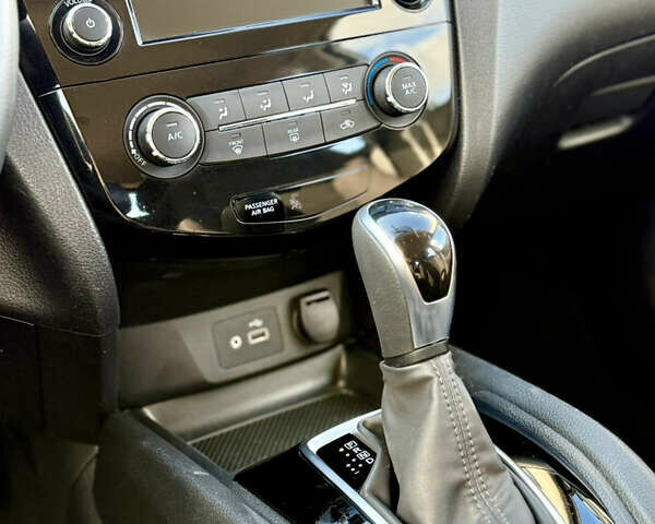 Белый Ниссан Кашкай, объемом двигателя 2 л и пробегом 110 тыс. км за 13500 $, фото 13 на Automoto.ua