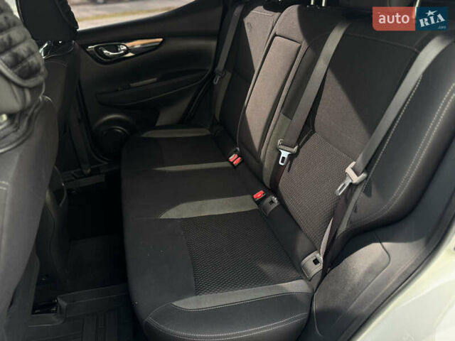 Белый Ниссан Кашкай, объемом двигателя 2 л и пробегом 126 тыс. км за 17000 $, фото 7 на Automoto.ua