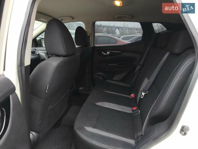 Белый Ниссан Кашкай, объемом двигателя 1.2 л и пробегом 80 тыс. км за 15200 $, фото 11 на Automoto.ua