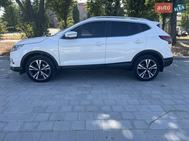 Белый Ниссан Кашкай, объемом двигателя 1.6 л и пробегом 74 тыс. км за 22000 $, фото 2 на Automoto.ua