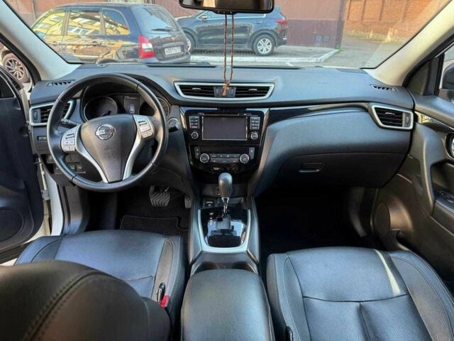 Белый Ниссан Кашкай, объемом двигателя 2 л и пробегом 93 тыс. км за 11000 $, фото 4 на Automoto.ua