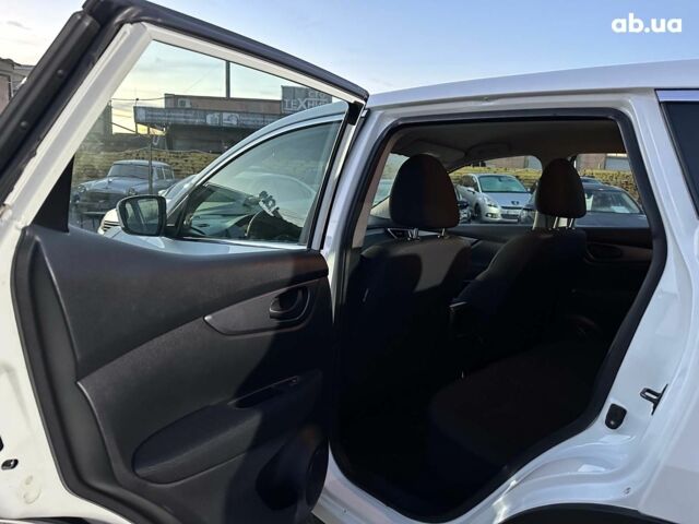 Белый Ниссан Кашкай, объемом двигателя 1.6 л и пробегом 130 тыс. км за 17790 $, фото 15 на Automoto.ua