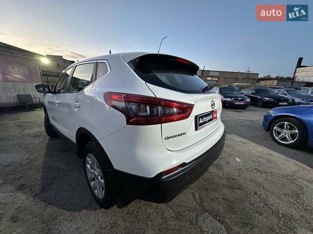 Белый Ниссан Кашкай, объемом двигателя 1.6 л и пробегом 130 тыс. км за 17790 $, фото 5 на Automoto.ua