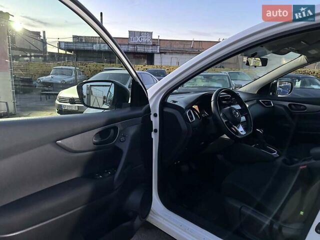 Белый Ниссан Кашкай, объемом двигателя 1.6 л и пробегом 130 тыс. км за 17790 $, фото 14 на Automoto.ua