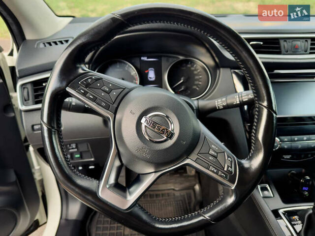 Белый Ниссан Кашкай, объемом двигателя 1.2 л и пробегом 101 тыс. км за 15500 $, фото 11 на Automoto.ua