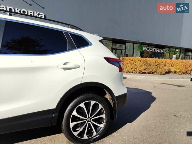 Белый Ниссан Кашкай, объемом двигателя 1.5 л и пробегом 117 тыс. км за 15990 $, фото 7 на Automoto.ua