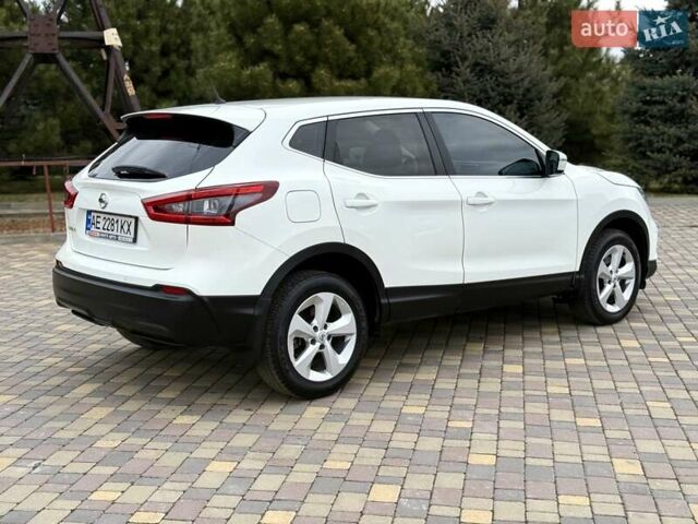 Белый Ниссан Кашкай, объемом двигателя 1.6 л и пробегом 37 тыс. км за 18900 $, фото 5 на Automoto.ua