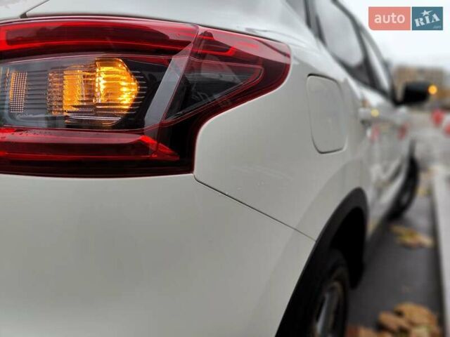 Белый Ниссан Кашкай, объемом двигателя 1.2 л и пробегом 162 тыс. км за 11990 $, фото 18 на Automoto.ua