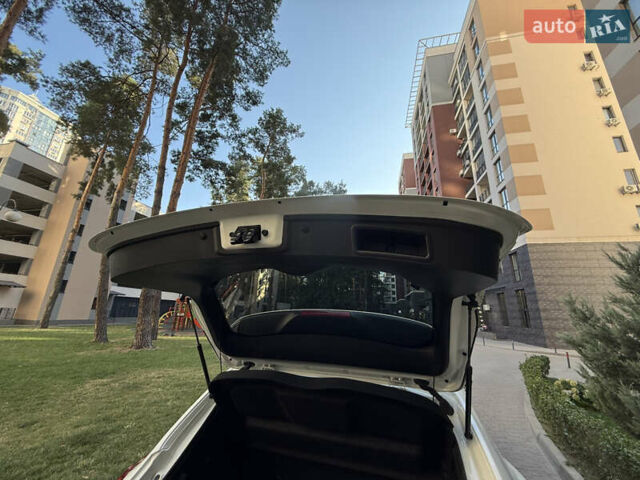 Белый Ниссан Кашкай, объемом двигателя 1.6 л и пробегом 105 тыс. км за 19900 $, фото 18 на Automoto.ua