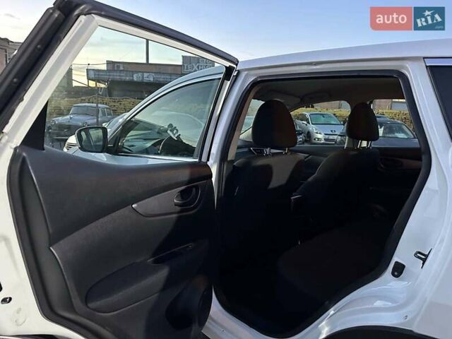 Белый Ниссан Кашкай, объемом двигателя 1.6 л и пробегом 130 тыс. км за 17790 $, фото 15 на Automoto.ua