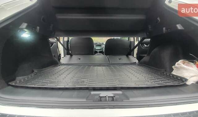 Белый Ниссан Кашкай, объемом двигателя 1.2 л и пробегом 43 тыс. км за 18800 $, фото 38 на Automoto.ua