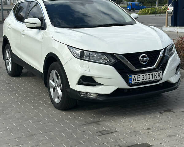 Белый Ниссан Кашкай, объемом двигателя 1.2 л и пробегом 80 тыс. км за 15800 $, фото 3 на Automoto.ua