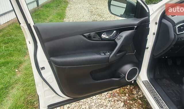 Белый Ниссан Кашкай, объемом двигателя 1.2 л и пробегом 43 тыс. км за 18800 $, фото 19 на Automoto.ua