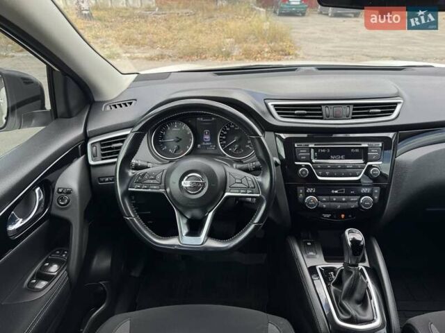 Білий Ніссан Кашкай, об'ємом двигуна 2 л та пробігом 71 тис. км за 17000 $, фото 14 на Automoto.ua