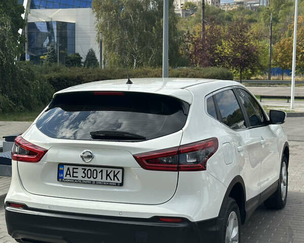 Белый Ниссан Кашкай, объемом двигателя 1.2 л и пробегом 80 тыс. км за 15800 $, фото 5 на Automoto.ua