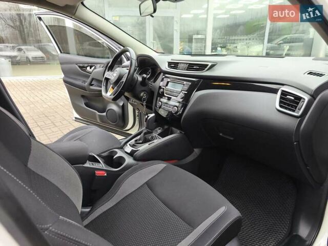 Белый Ниссан Кашкай, объемом двигателя 1.2 л и пробегом 80 тыс. км за 15200 $, фото 13 на Automoto.ua