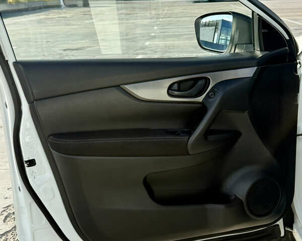 Белый Ниссан Кашкай, объемом двигателя 2 л и пробегом 110 тыс. км за 13500 $, фото 7 на Automoto.ua