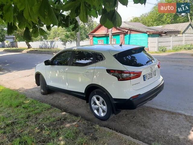 Белый Ниссан Кашкай, объемом двигателя 1.2 л и пробегом 47 тыс. км за 23000 $, фото 4 на Automoto.ua