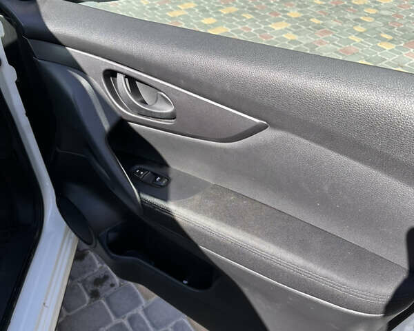 Ніссан Кашкай 2019 у Тернополі на Automoto.ua Білий Ніссан Кашкай, об'ємом двигуна 1.2 л та пробігом 131 тис. км за 13600 $, фото 9 на Automoto.ua