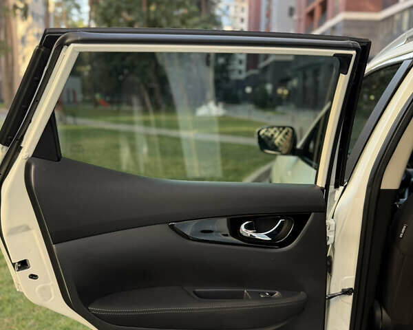 Белый Ниссан Кашкай, объемом двигателя 1.6 л и пробегом 107 тыс. км за 19700 $, фото 14 на Automoto.ua