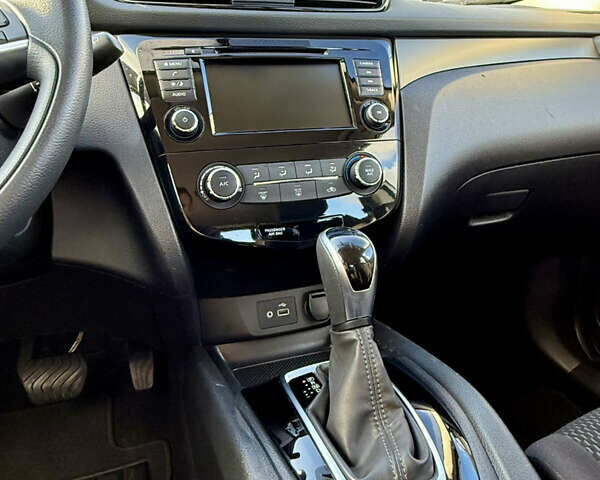 Белый Ниссан Кашкай, объемом двигателя 2 л и пробегом 110 тыс. км за 13500 $, фото 12 на Automoto.ua