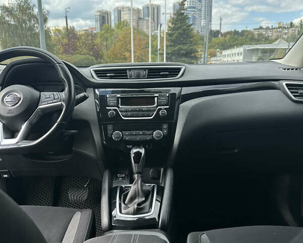 Белый Ниссан Кашкай, объемом двигателя 1.2 л и пробегом 80 тыс. км за 15800 $, фото 8 на Automoto.ua