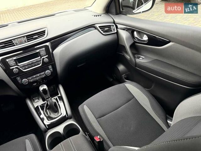 Белый Ниссан Кашкай, объемом двигателя 1.6 л и пробегом 37 тыс. км за 18900 $, фото 38 на Automoto.ua