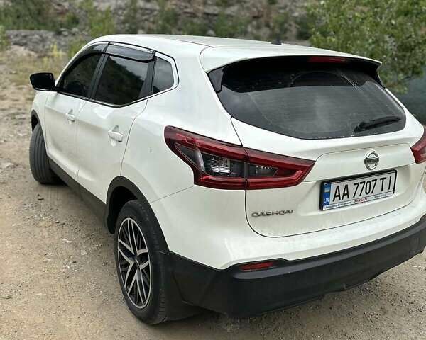 Белый Ниссан Кашкай, объемом двигателя 1.6 л и пробегом 123 тыс. км за 20900 $, фото 3 на Automoto.ua