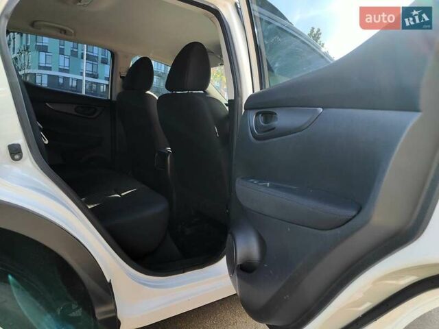 Белый Ниссан Кашкай, объемом двигателя 1.5 л и пробегом 117 тыс. км за 15990 $, фото 57 на Automoto.ua