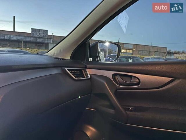 Белый Ниссан Кашкай, объемом двигателя 1.6 л и пробегом 130 тыс. км за 17790 $, фото 26 на Automoto.ua