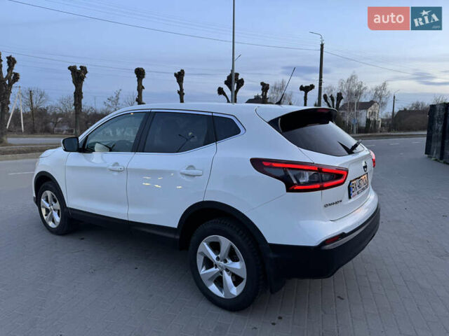 Білий Ніссан Кашкай, об'ємом двигуна 1.2 л та пробігом 67 тис. км за 16200 $, фото 5 на Automoto.ua