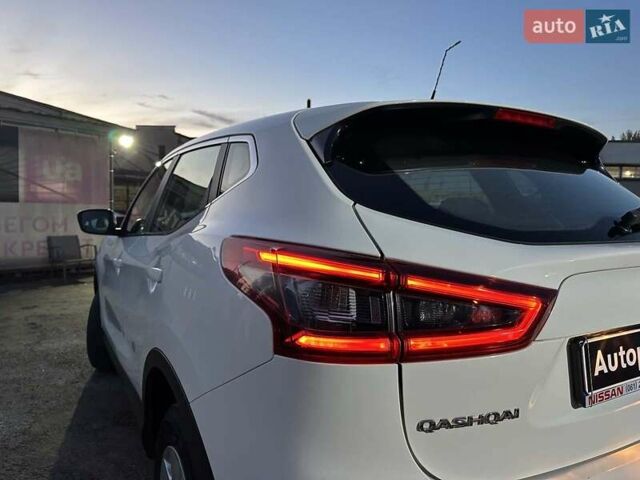 Белый Ниссан Кашкай, объемом двигателя 1.6 л и пробегом 130 тыс. км за 17790 $, фото 13 на Automoto.ua