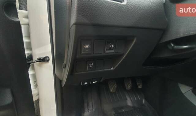 Белый Ниссан Кашкай, объемом двигателя 1.2 л и пробегом 43 тыс. км за 18800 $, фото 40 на Automoto.ua